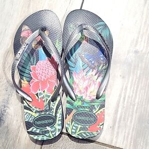 Havaianas  tropical  flip flops like new condition  size 6